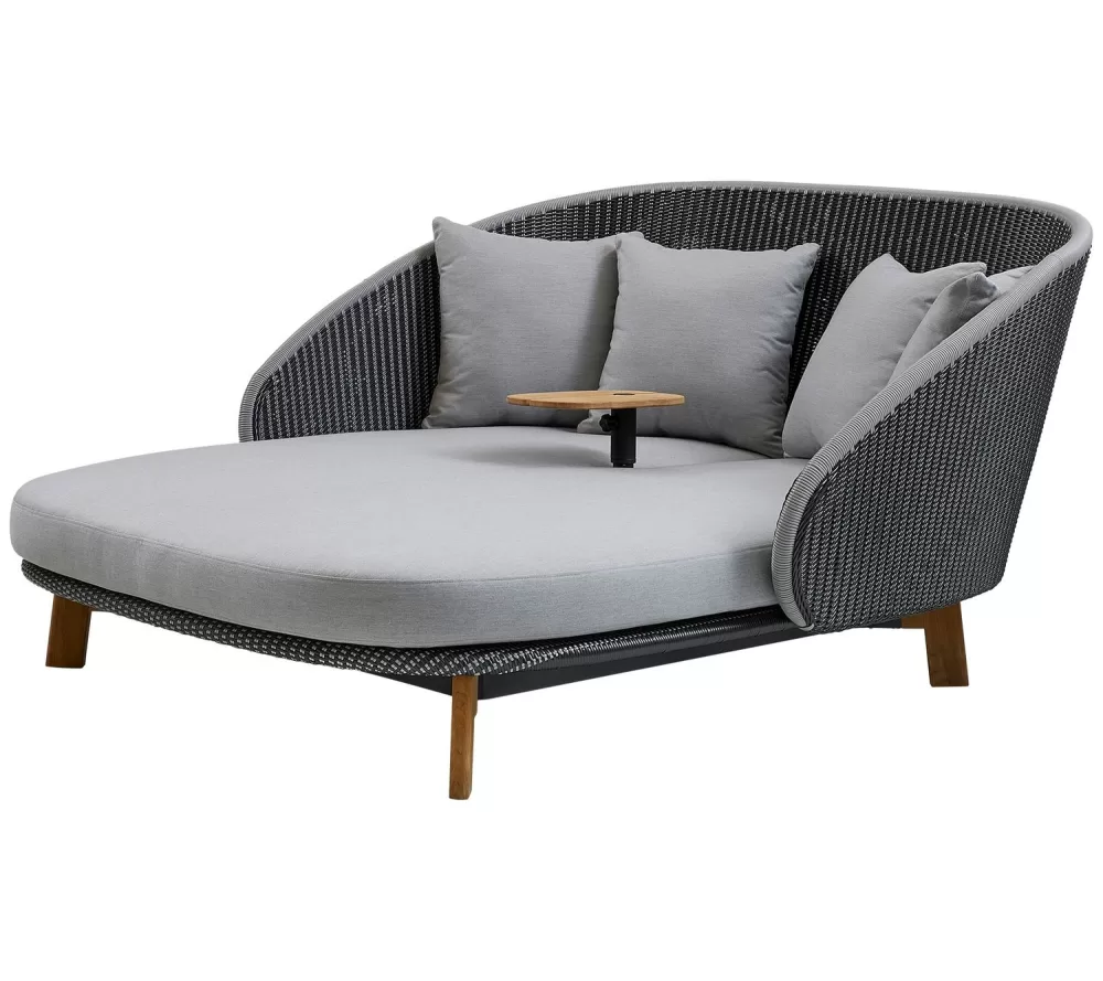 Cane-line Peacock Schlafcouch - Outdoor Sofa aus Cane-line Weave, 219x199cm, modern & robust, Design von Foersom & Hiort-Lorenzen