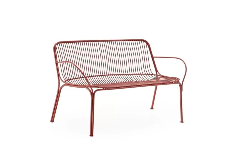 Kartell HIRAY Outdoor Sofa Rostrot – Nachhaltiges Design aus Metall, zeitlose Ästhetik, ideal für Innen- und Außenbereich, vielfältige Farben erhältlich.