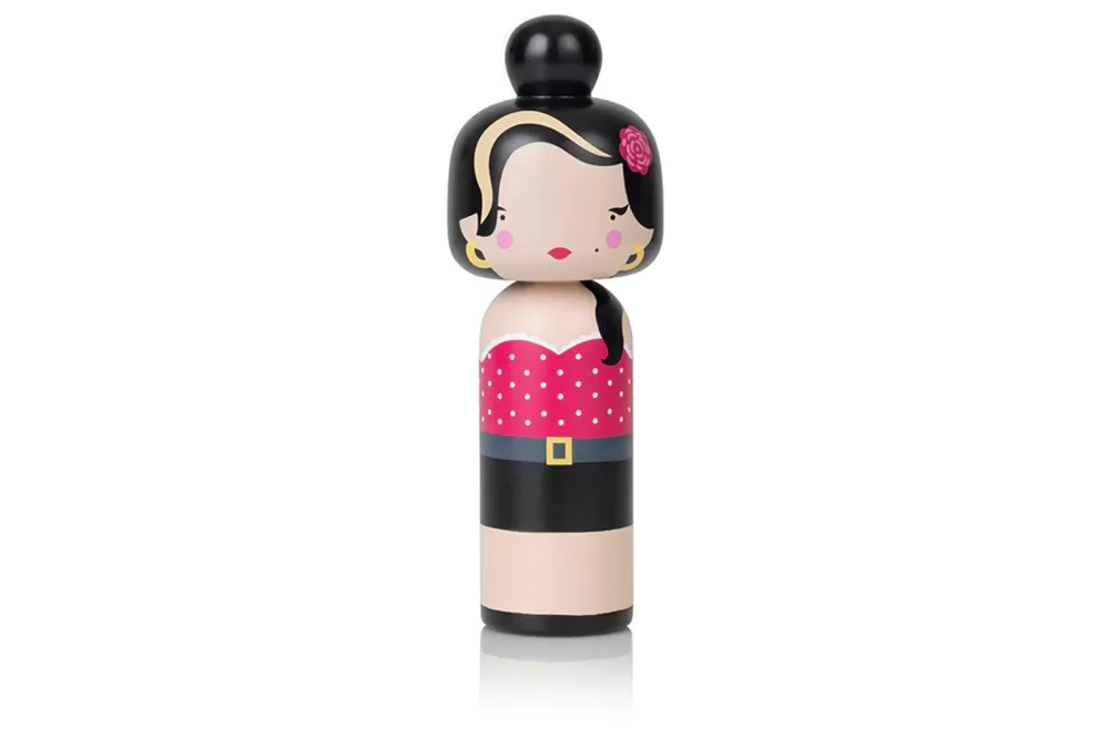 Lucie Kaas Kokeshi Doll Amy | S Größe | Schima Superba-Holz | Becky Kemp Design | Jazz-Soul Ikone | Stilvolle Deko Figur