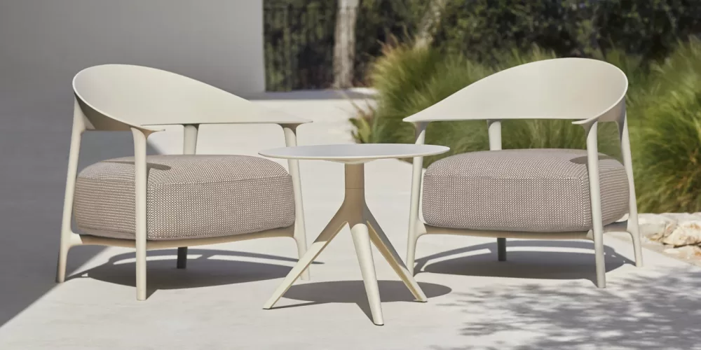 Vondom Africa Loungesessel Crema-matt mit anthrazit Kissen – Stilvoller Gartenstuhl für Outdoor & Innenräume