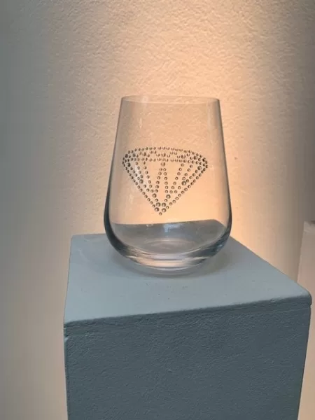 Novoline Wasserglas mit Swarovski® Kristallen – Glänzend, spülmaschinenfest, ideal für Hotels & Büros, personalisierbar ab 50 Stück