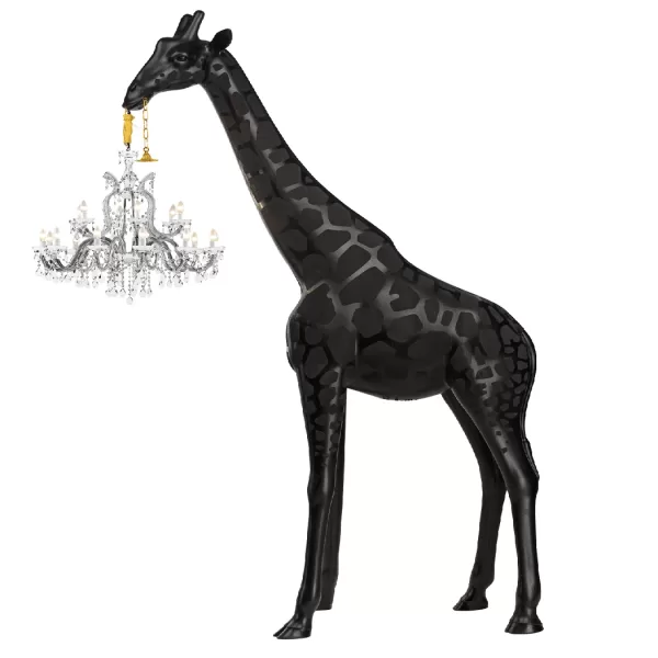 Qeeboo Giraffe in Love XL Stehlampe - Schwarze Indoor Beleuchtung, 4m hohe Giraffe mit Kronleuchter, modernes Design, einzigartiges Deko-Element