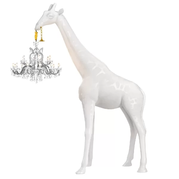 Qeeboo Giraffe in Love XL Stehlampe - Weiße Indoor-Giraffe mit Kronleuchter, 4m Hoch, modernes Design für Wohnzimmer & Schlafzimmer