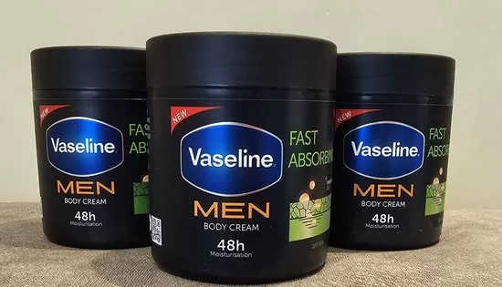 Vaseline® MEN Fast Absorbing Hydraterende Bodycrème (3x) - Voor Droge Huid, Lichte Crème, Niet-Vettig, Kalmeert en Hydrateert