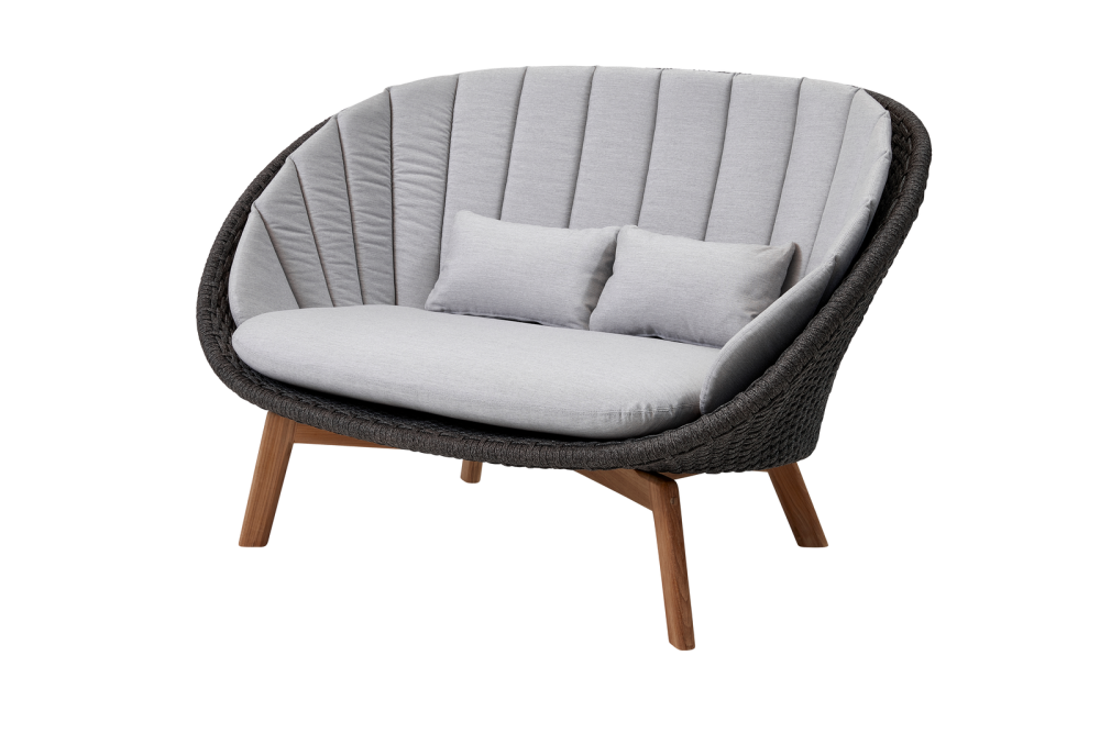 Cane-line Peacock 2-Sitzer Sofa mit Teakholzbeinen & Light Grey Kissen - Wetterfest, Modern & Komfortabel - Ideal für den Garten