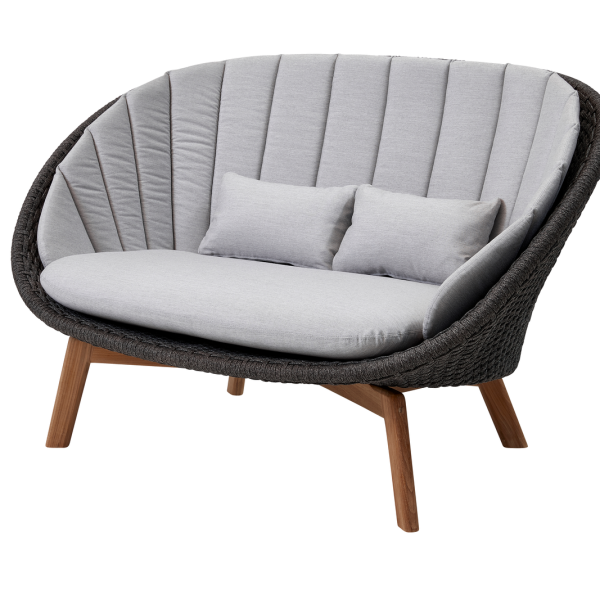 Cane-line Peacock 2-Sitzer Sofa mit Teakholzbeinen & Light Grey Kissen - Wetterfest, Modern & Komfortabel - Ideal für den Garten