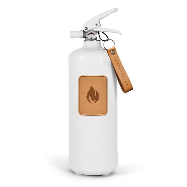 Nordic Flame Feuerlöscher 2kg - Weiß mit hellbraunem Leder, stilvoll & effektiv, EN3 getestet, inklusive Wandhalterung, Sicherheitsgarantie