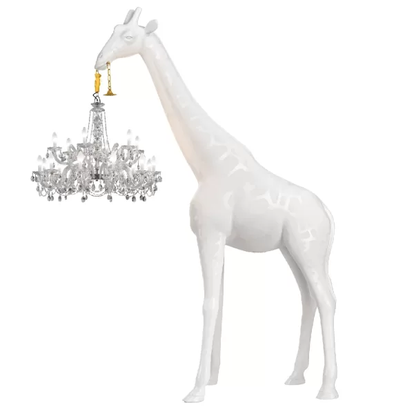 Qeeboo Giraffe in Love XL Stehlampe - Weiße Outdoor-Giraffe mit Kronleuchter, wetterfest & ideal für Garten, Terrasse, Balkon