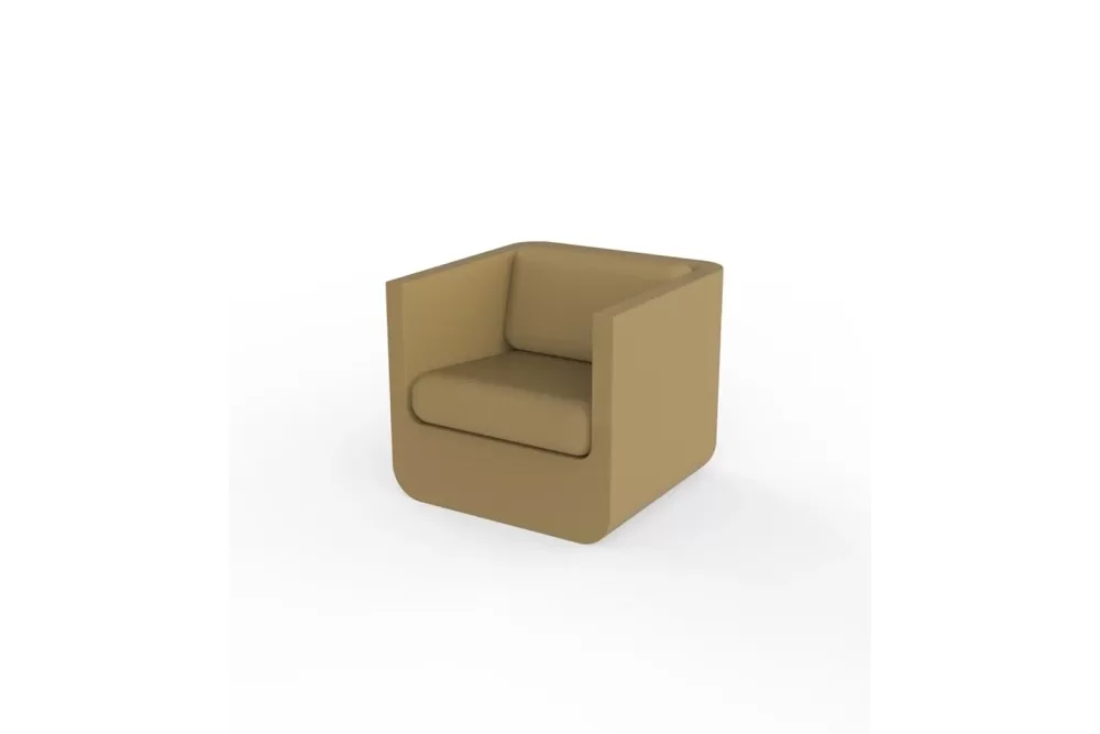 Vondom Ulm Loungesessel Beige – Ergonomisch, wetterbeständig, 100% recycelbar, für Innen & Außen, elegantes Design aus Polyethylenharz