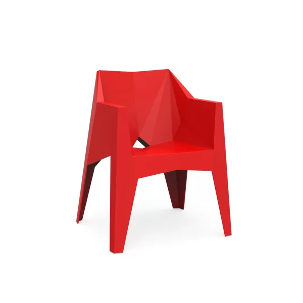 Vondom Voxel Stuhl mit Armlehne in Rot – Designerstück von Karim Rashid, nachhaltiger Kunststoff, futuristisches Design, bequem und stylisch.