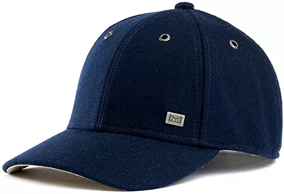 MELIN Midnight Navy Melton-Wolle Cap mit antik-silbernen Logo-Verzierungen, feuchtigkeitsabsorbierendem Innenfutter & Nappaleder-Riemenverschluss