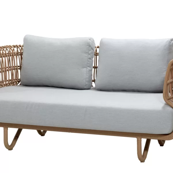 Cane-line Nest 2-Sitzer Outdoor Sofa mit Kissen – Wetterfest, pflegeleicht, modernes Design, ideal für Terrasse und Garten, 165 cm breit