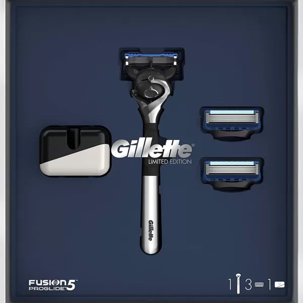 Gillette Fusion5 ProGlide Geschenkset – Limited Edition mit chromen Handvat, 5 Precisiemesjes & houder voor een gladde scheerbeurt