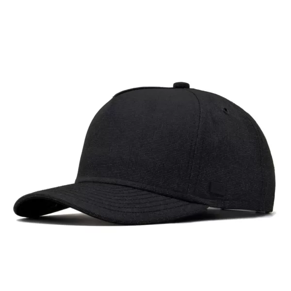 MELIN Odyssey Snapback Cap Schwarz – Strukturierte Kronenpaneele, Feuchtigkeitsabsorbierendes Innenfutter, Untervisier aus Wildleder, Logo-Design