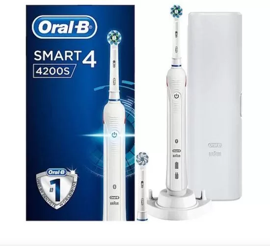 Oral-B Smart 4200W Elektrische Tandenborstel - Wit, Oplaadbaar, Smart Coaching, Poetsdruksensor, 2 Opzetborstels, Professionele Timer