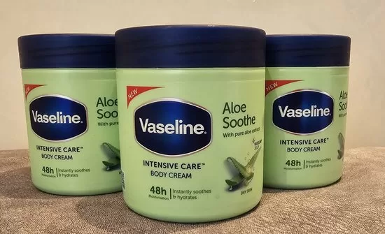 Vaseline® Aloë Soothe 3x400ml - Hydraterende Intensive Care Bodycrème voor Droge Huid, Snelle Absorptie, Niet-Vettig, Dagelijks Gebruik