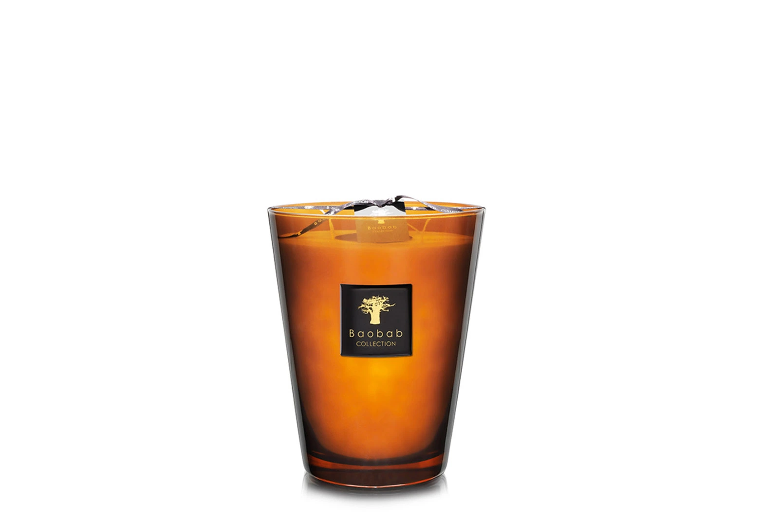 Baobab Duftkerze Cuir de Russie | Les Prestigieuses | Max 24 | Maskulin, Vetiver, Wildleder, mundgeblasenes Glas, Geschenktasche gratis Baobab Duftkerze Cuir de Russie | Les Prestigieuses | Max 24 | Maskulin, Vetiver, Wildleder, mundgeblasenes Glas, Geschenktasche gratis