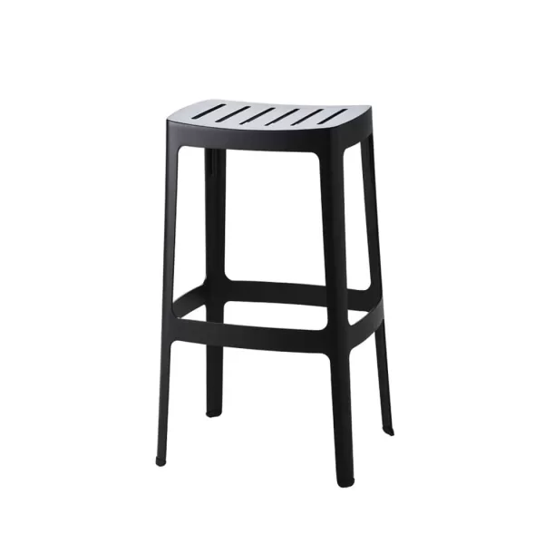 Cane-line Cut Barhocker Schwarz, 76 cm Sitzhöhe, stapelbar, minimalistisches Design für Innen- und Außenbereich, von Welling/Ludvik Cane-line Cut Barhocker Schwarz, 76 cm Sitzhöhe, stapelbar, minimalistisches Design für Innen- und Außenbereich, von Welling/Ludvik