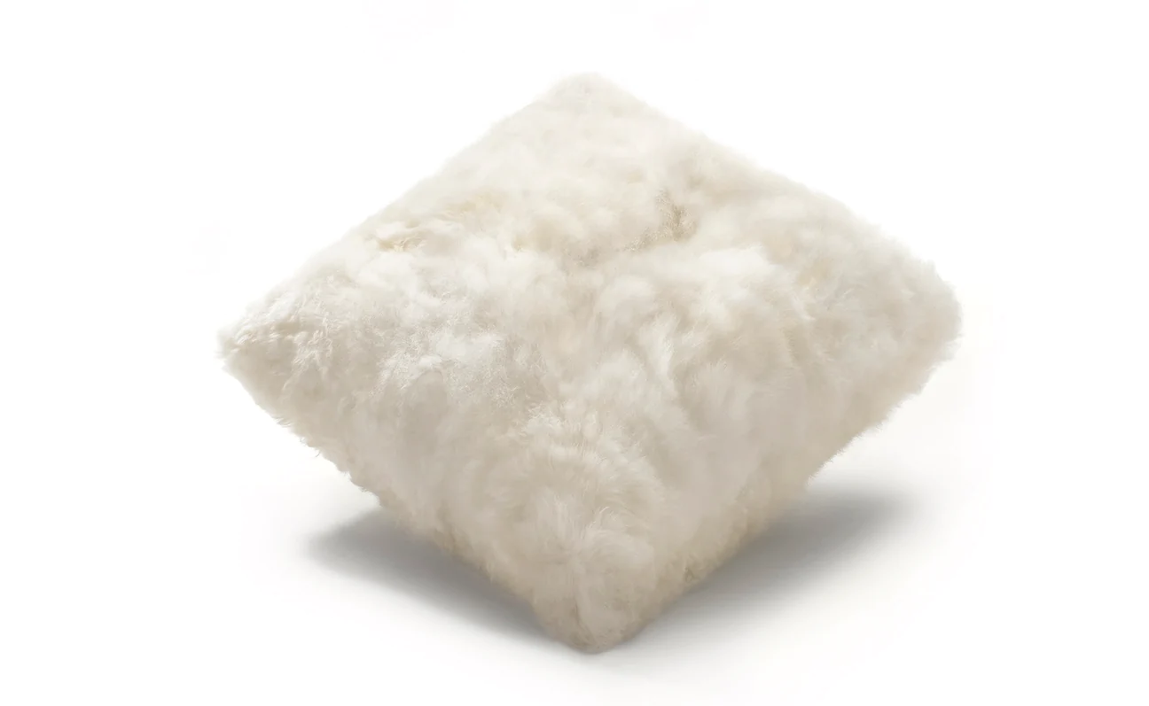 WEICH Couture Alpaka Kissen NUBE 50x50 cm, Offwhite Beige, doppelseitig, Alcantara, für Allergiker, nachhaltig, luxuriös, Royal Alpaca WEICH Couture Alpaka Kissen NUBE 50x50 cm, Offwhite Beige, doppelseitig, Alcantara, für Allergiker, nachhaltig, luxuriös, Royal Alpaca