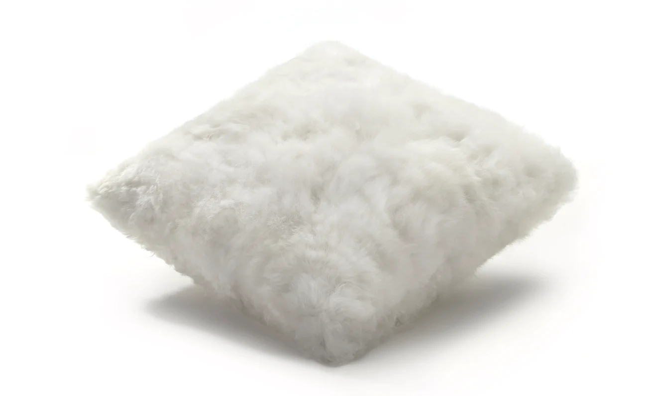 WEICH Couture Alpaca Kissen NUBE | Pearl White, Royal Alpaca Fell, 60x40 cm, hypoallergen, doppelseitig, luxuriös und nachhaltig WEICH Couture Alpaca Kissen NUBE | Pearl White, Royal Alpaca Fell, 60x40 cm, hypoallergen, doppelseitig, luxuriös und nachhaltig