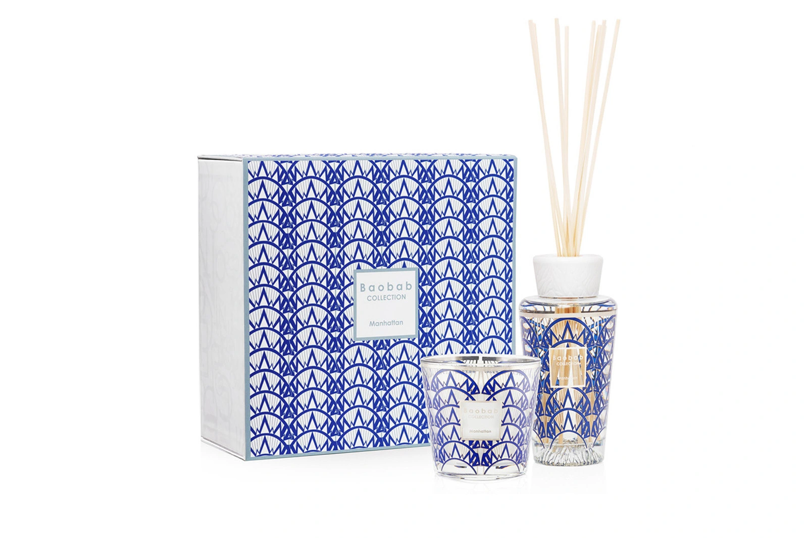 Baobab Manhattan Geschenk-Set: Duftkerze & Raumduft Diffuser (250ml) - Frühlingsduft mit Maiglöckchen, Moschus & Kiefer, inkl. Geschenktasche Baobab Manhattan Geschenk-Set: Duftkerze & Raumduft Diffuser (250ml) - Frühlingsduft mit Maiglöckchen, Moschus & Kiefer, inkl. Geschenktasche