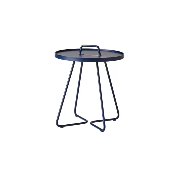 Cane-line On-the-Move Beistelltisch Small - Leichter Aluminium Tisch mit Griff, abnehmbarer Tischplatte, Midnight Blue, modern & funktional Cane-line On-the-Move Beistelltisch Small - Leichter Aluminium Tisch mit Griff, abnehmbarer Tischplatte, Midnight Blue, modern & funktional