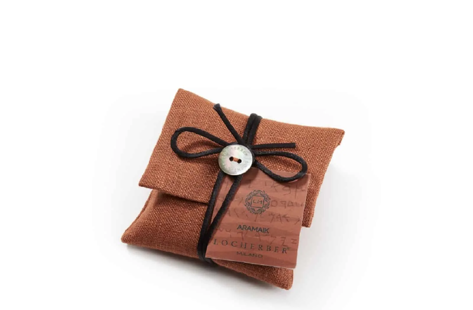 Locherber Milano Aramaik Duftsachet | Skyline Collection | Süßer Holzduft mit Myrrhe & Narden-Öl | Aromatischer Raumduft Locherber Milano Aramaik Duftsachet | Skyline Collection | Süßer Holzduft mit Myrrhe & Narden-Öl | Aromatischer Raumduft