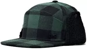 MELIN Lumberjack Mütze Schwarz/Grün - Baumwollflanell, Sherpa-Fleece, Nappaleder Strapback, individuelle Ohrenklappen, versteckte Innentasche MELIN Lumberjack Mütze Schwarz/Grün - Baumwollflanell, Sherpa-Fleece, Nappaleder Strapback, individuelle Ohrenklappen, versteckte Innentasche