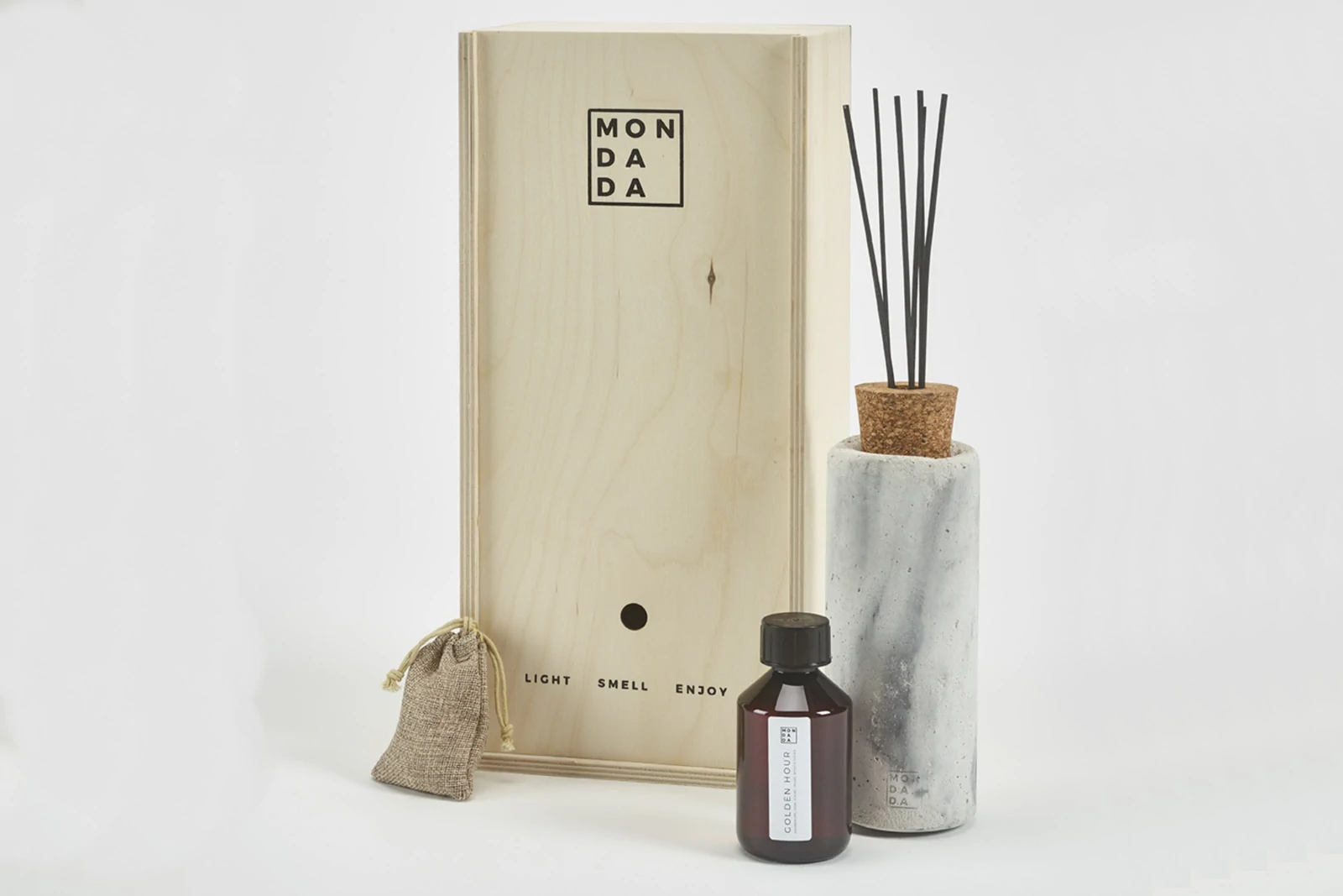 Mon Dada Urban Diffuser | Handgefertigt in Belgien | Grau | Duft "Down To Earth" | 200ml Raumduft mit Stäbchen | Elegante Raumdekoration Mon Dada Urban Diffuser | Handgefertigt in Belgien | Grau | Duft "Down To Earth" | 200ml Raumduft mit Stäbchen | Elegante Raumdekoration