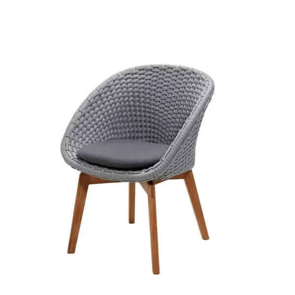 Cane-line Peacock Gartenstuhl Light Grey mit Teakholzbeinen, wetterfest, modern, bequem, pflegeleicht, ideal für den Außenbereich. Cane-line Peacock Gartenstuhl Light Grey mit Teakholzbeinen, wetterfest, modern, bequem, pflegeleicht, ideal für den Außenbereich.