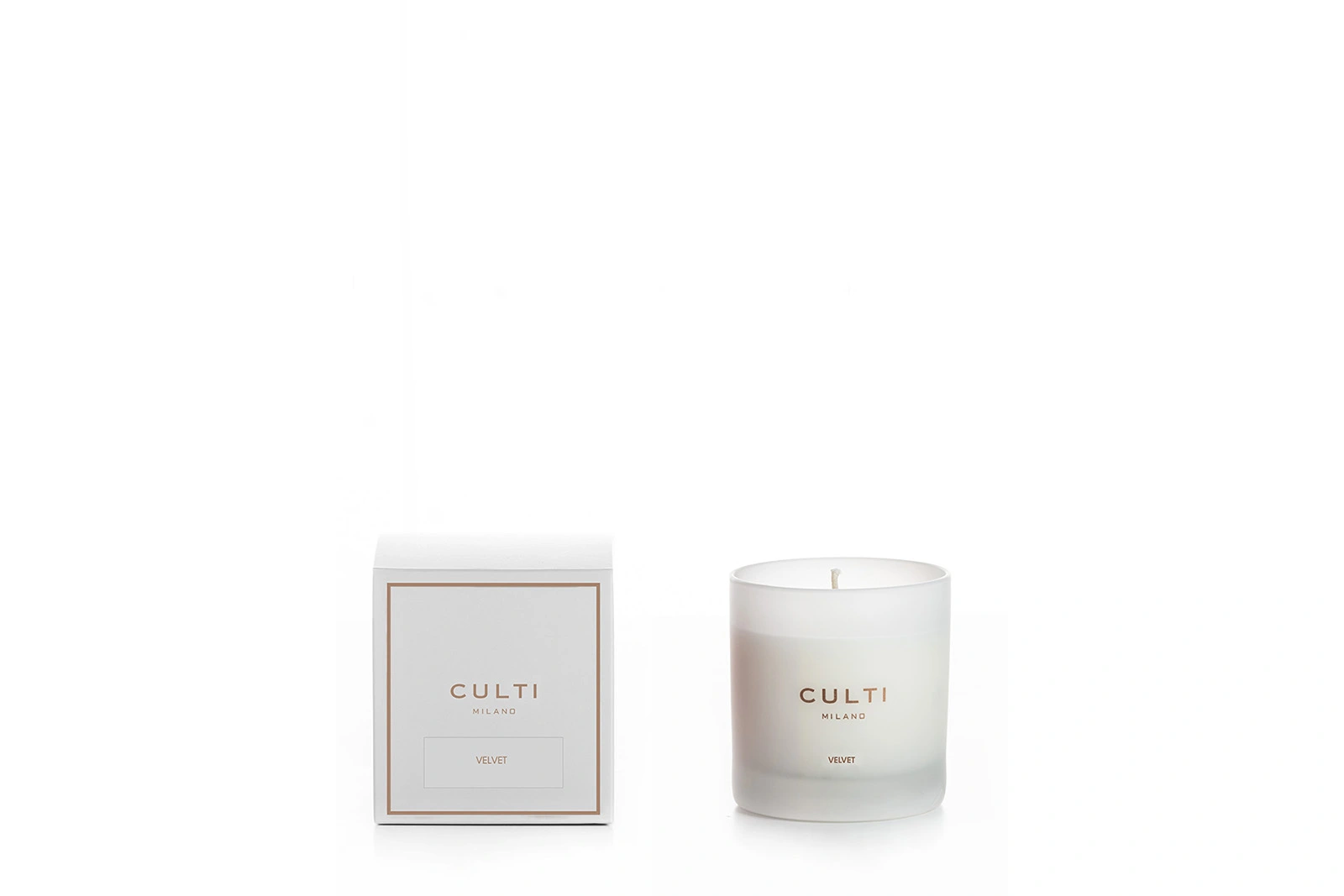 Culti Milano Velvet Duftkerze - 60h Brenndauer, romantische Noten von Veilchen, Tuberose, Ylang-Ylang, elegantes Glas mit mattem Finish Culti Milano Velvet Duftkerze - 60h Brenndauer, romantische Noten von Veilchen, Tuberose, Ylang-Ylang, elegantes Glas mit mattem Finish