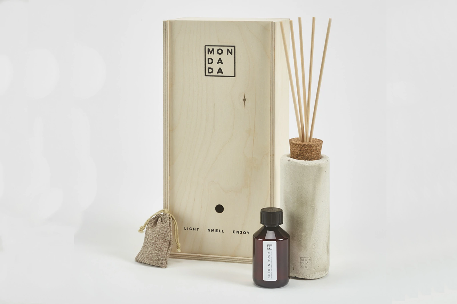 Mon Dada Urban Diffuser Ecru | Fire Me Up Duft | Handgefertigt in Belgien | 200ml Raumduft & Duftstäbchen | Exklusive Dufterlebnisse Mon Dada Urban Diffuser Ecru | Fire Me Up Duft | Handgefertigt in Belgien | 200ml Raumduft & Duftstäbchen | Exklusive Dufterlebnisse