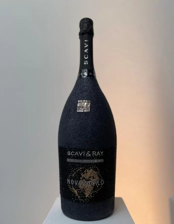 Novoline Prosecco Scavi & Ray Black Edition 0,75L - Swarovski-Etikett, 10,5% VOL, Italien, fruchtiger Vino Spumante, ideal für Feiern Novoline Prosecco Scavi & Ray Black Edition 0,75L - Swarovski-Etikett, 10,5% VOL, Italien, fruchtiger Vino Spumante, ideal für Feiern