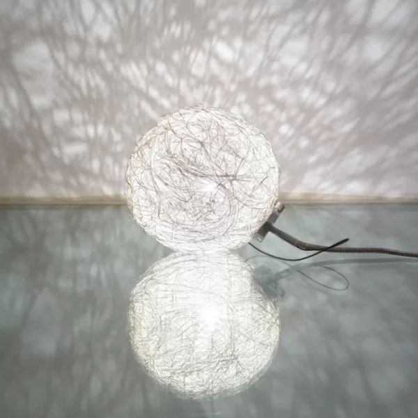 Novoline Scala Nachttischlampe aus geflochtenem Aluminiumdraht, handgemacht, edel & verspielt, Halogenbeleuchtung, ideal für Schlafzimmer Novoline Scala Nachttischlampe aus geflochtenem Aluminiumdraht, handgemacht, edel & verspielt, Halogenbeleuchtung, ideal für Schlafzimmer