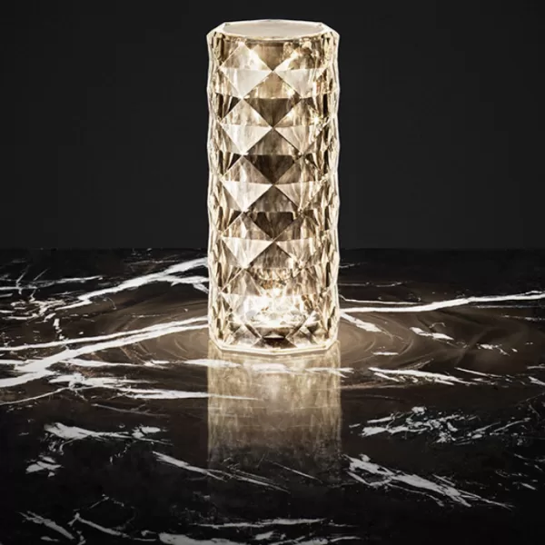 Novoline Marquis Tischlampe – Outdoor, polygonales Design, UV-beständig, Polyethylen, stilvoll & modern von VONDOM – ideal für Garten & Terrasse Novoline Marquis Tischlampe – Outdoor, polygonales Design, UV-beständig, Polyethylen, stilvoll & modern von VONDOM – ideal für Garten & Terrasse