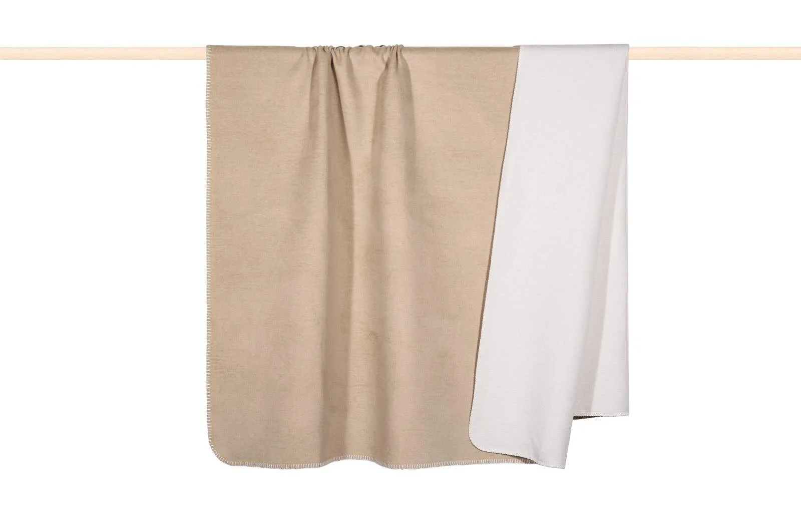 HOBART Plaid Decke 150x200 cm in Sand - Hochwertige Baumwolle/Acryl, ideal für Outdoor & Indoor, gemütlich und stilvoll von pad HOBART Plaid Decke 150x200 cm in Sand - Hochwertige Baumwolle/Acryl, ideal für Outdoor & Indoor, gemütlich und stilvoll von pad