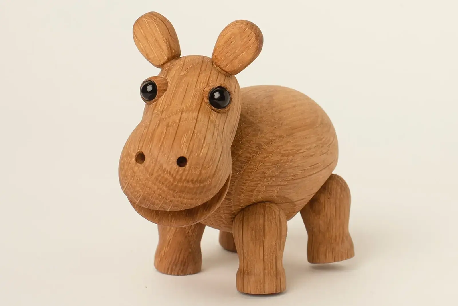 Spring Copenhagen Nilpferd Wilma - Handgefertigte Dekofigur aus Braun Eiche & Ahorn, niedlich und lebensecht, ideal für Tierliebhaber Spring Copenhagen Nilpferd Wilma - Handgefertigte Dekofigur aus Braun Eiche & Ahorn, niedlich und lebensecht, ideal für Tierliebhaber